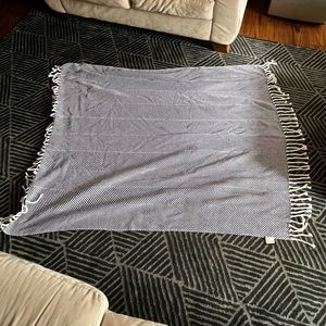 Tommy Hilfiger throw blanket